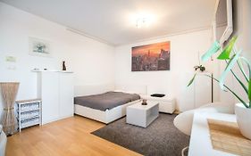 Cozy & Modern Studio With Balcony