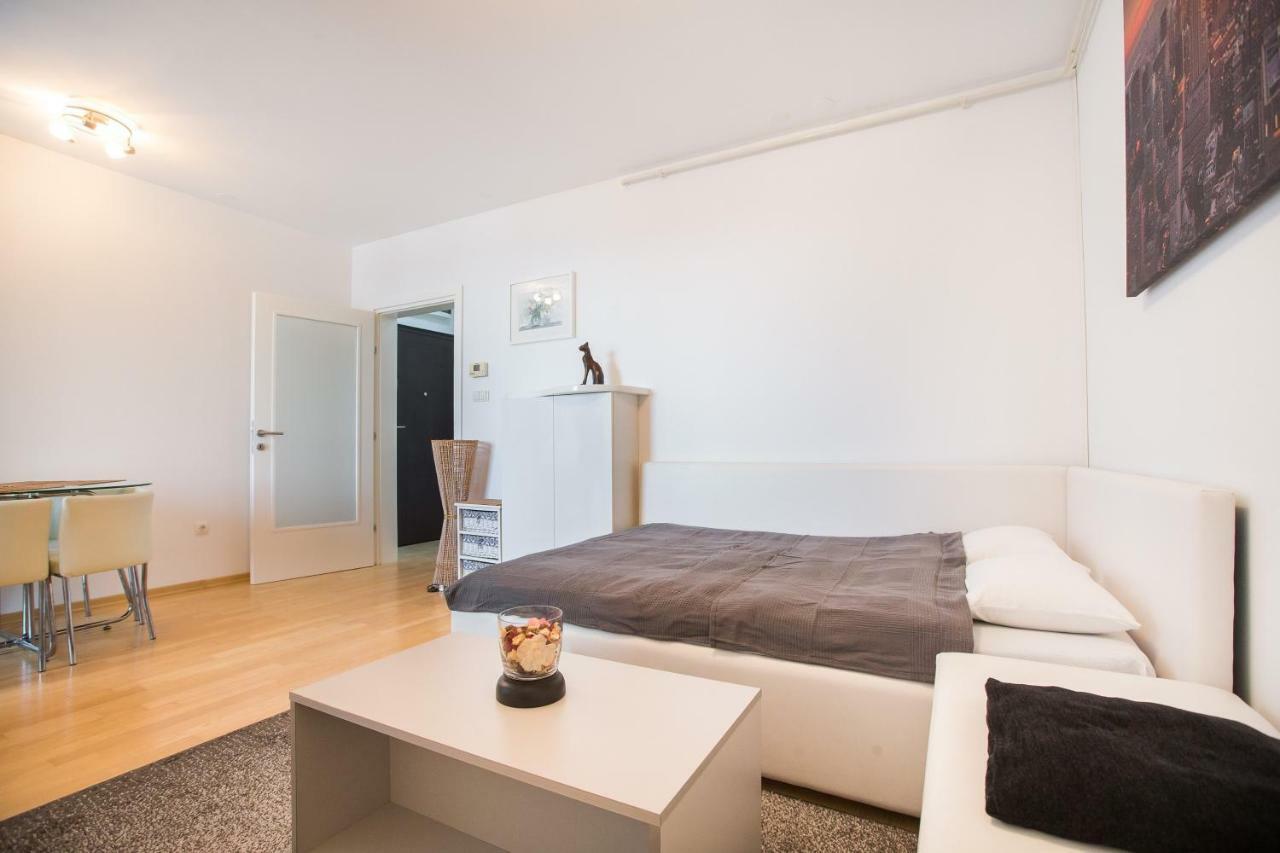 Cozy & Modern Studio With Balcony Zagabria Esterno foto