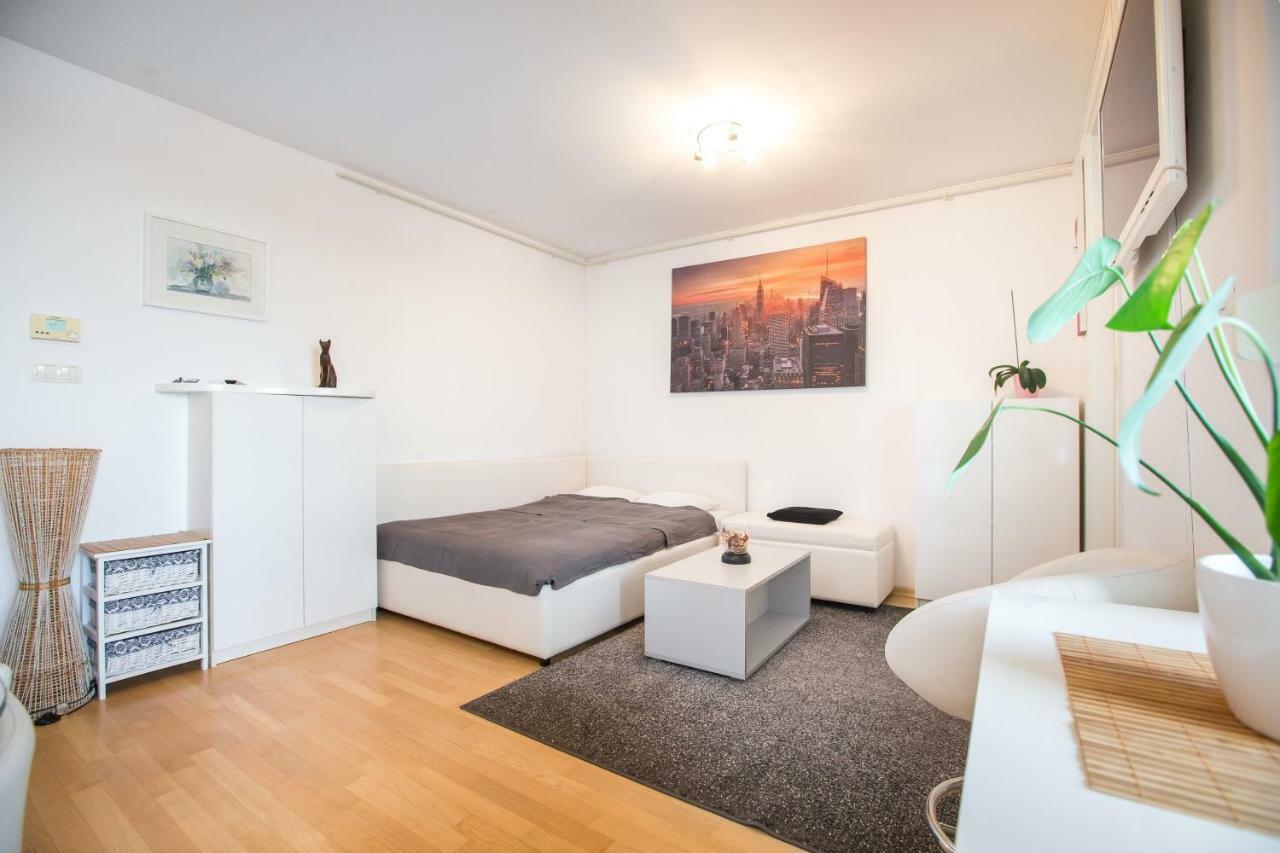 Cozy & Modern Studio With Balcony Zagabria Esterno foto